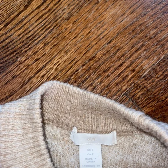 H&M sweater - Picture 2 of 2